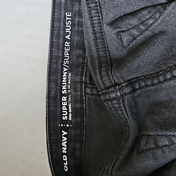 Old Navy Super Skinny Mid-Rise Jeans - Picture 3 of 4